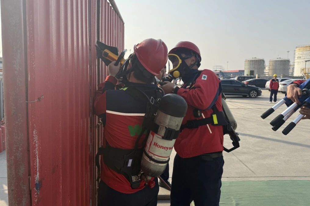 亞(ya)通石化2024年度“119”消防(fang)日安全技能比武(wǔ)活動圓滿落幕